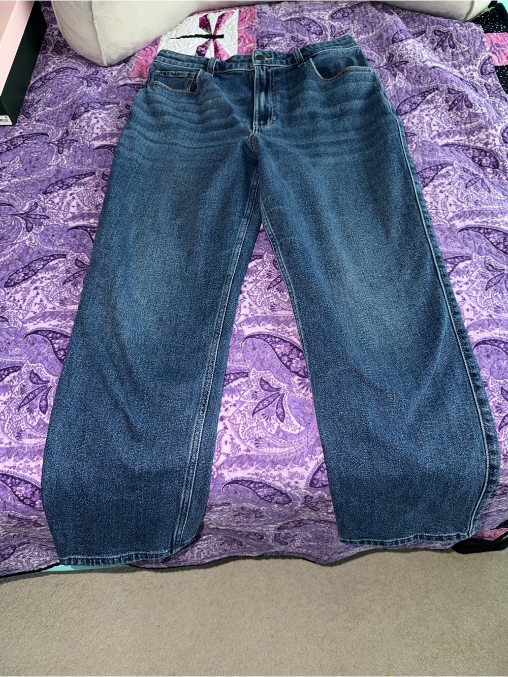 Hollister Women’s Ultra High-Rise 90s Straight Leg Jeans